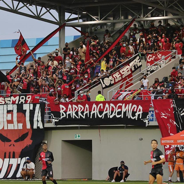 [Deporte en acción]